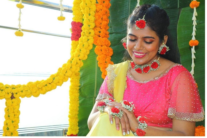 Real flower jewellery for haldi